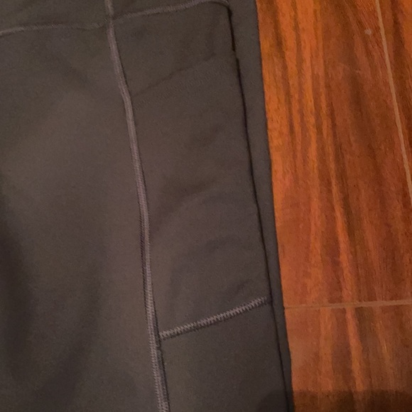 Grey Victoria Secret leggings with pockets - Picture 4 of 5